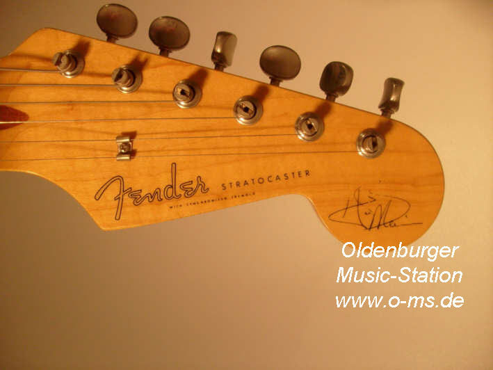 Fender Stratocaster_Hank Marvin Signature_Headstock.jpg